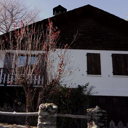 Can Serraima, Casa rural en ple Pirineu Neva Exterior foto